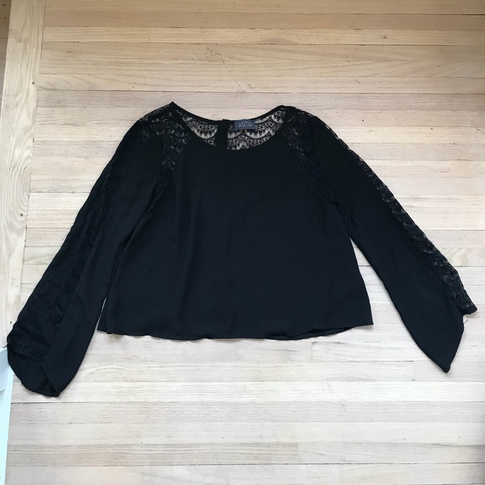 ASTR Crop Bell-sleeve top